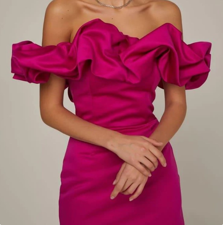 Vestido com Folhos e Pregas - Veron&Co