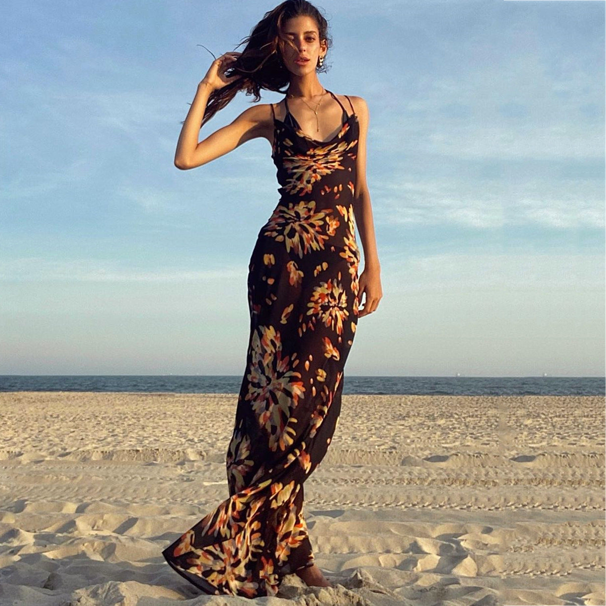 Vestido com Decote Halter - Veron&Co