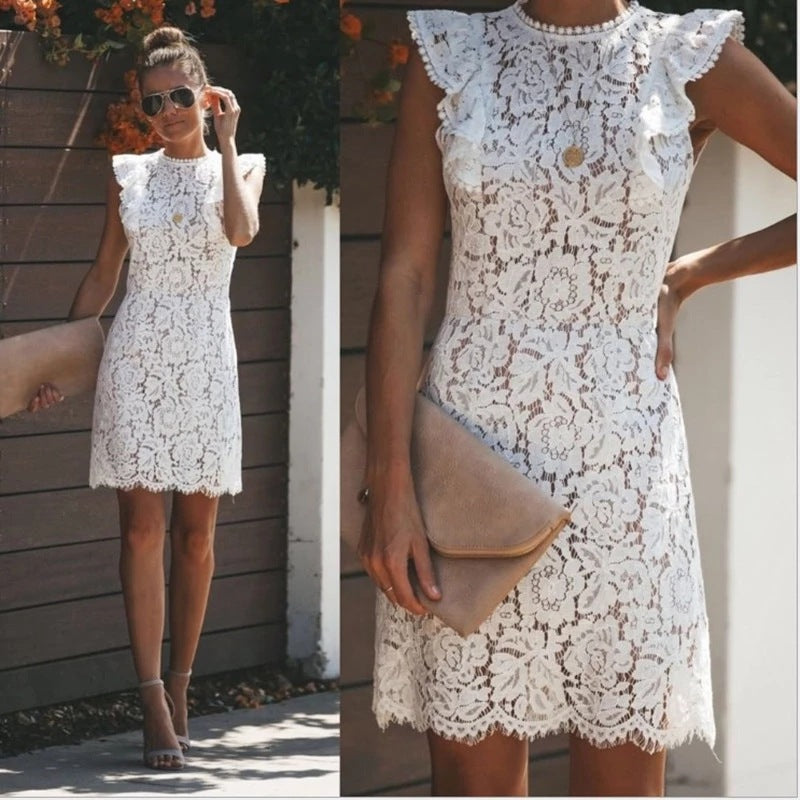 Vestido em Renda com Decote Redondo e Sem Mangas - Veron&Co