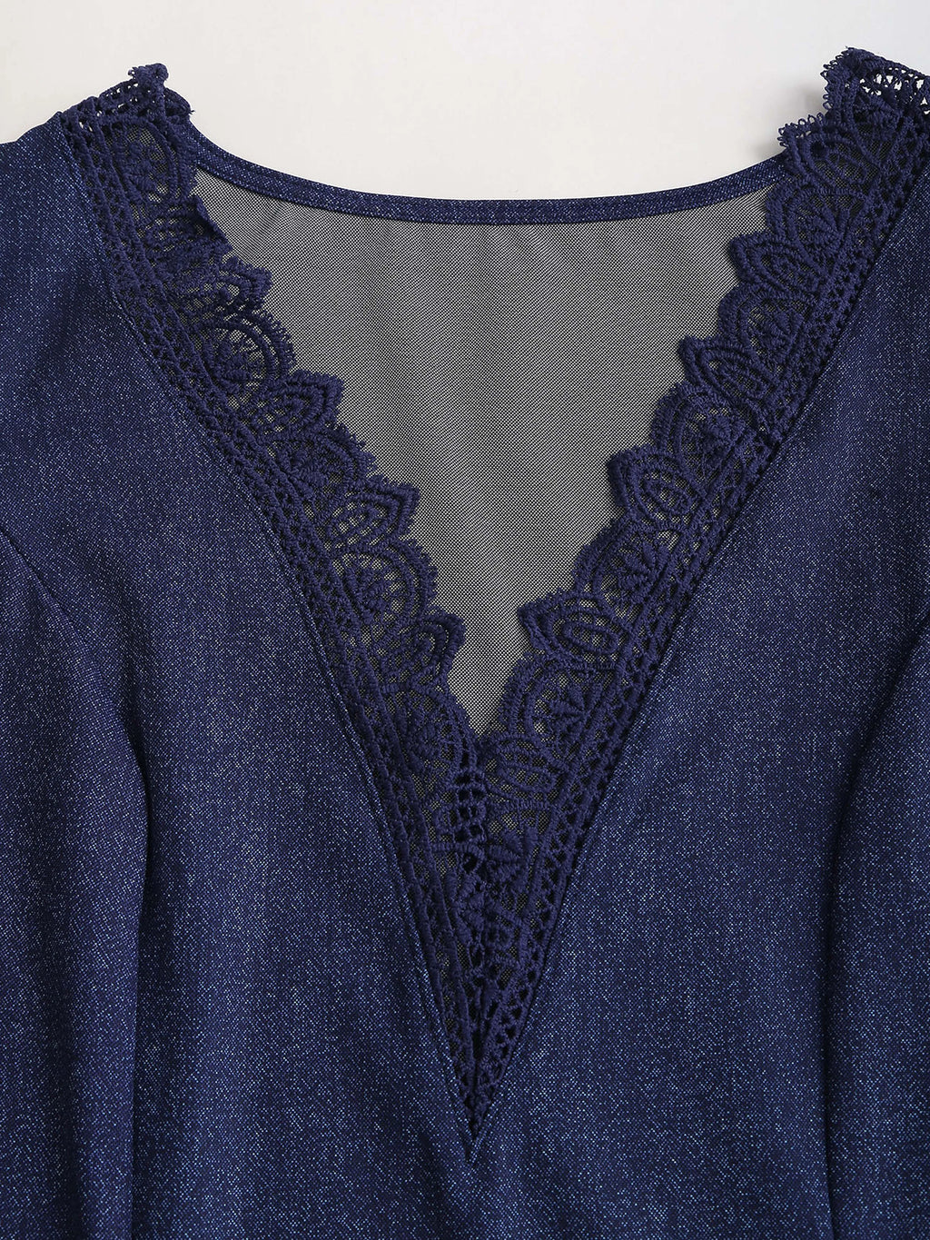 Vestido em Ganga com Renda e Manga Comprida - Veron&Co