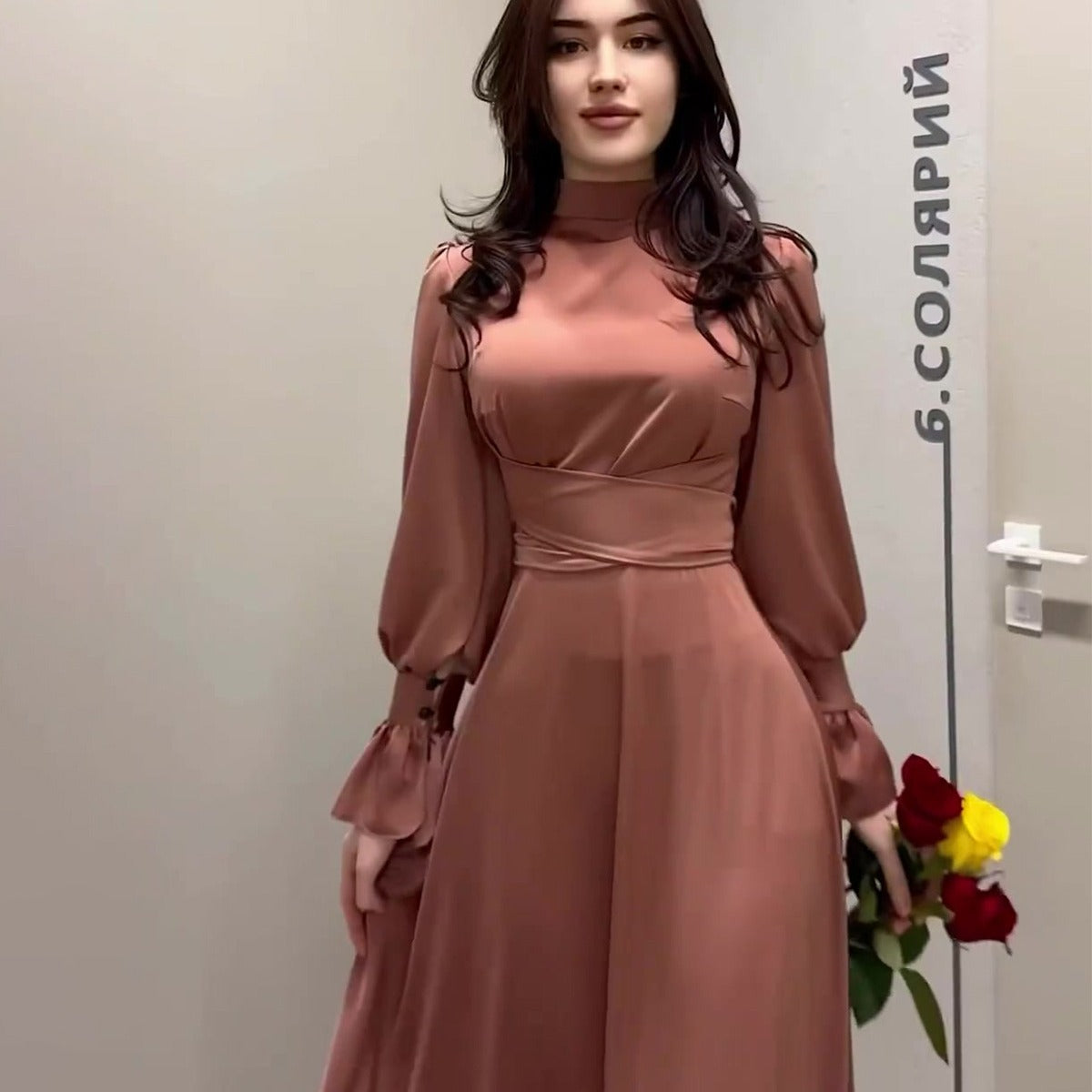 Vestido em Cetim com Manga Comprida - Veron&Co
