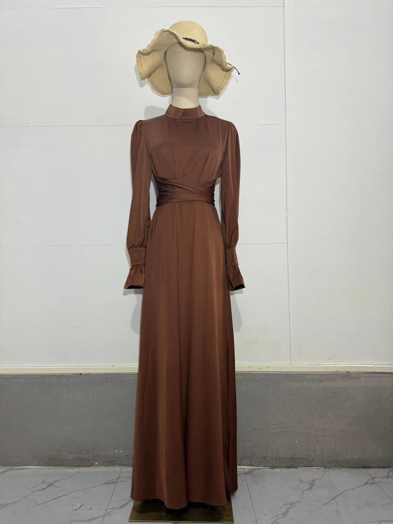 Vestido em Cetim com Manga Comprida - Veron&Co
