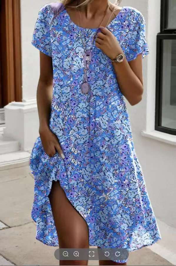 Vestido com Decote Redondo - Veron&Co