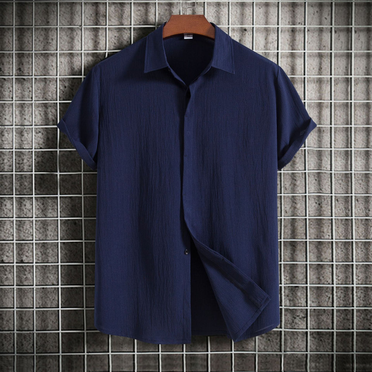 Camisa Solta em Algodão e Linho de Manga Curta Veron&Co, em uso
