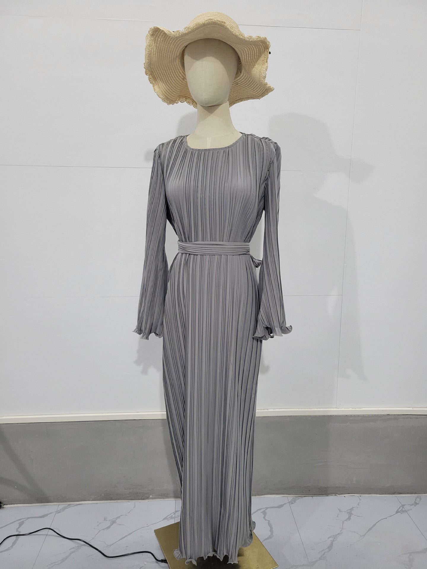 Vestido Longo com Pregas e Manga Sino - Veron&Co