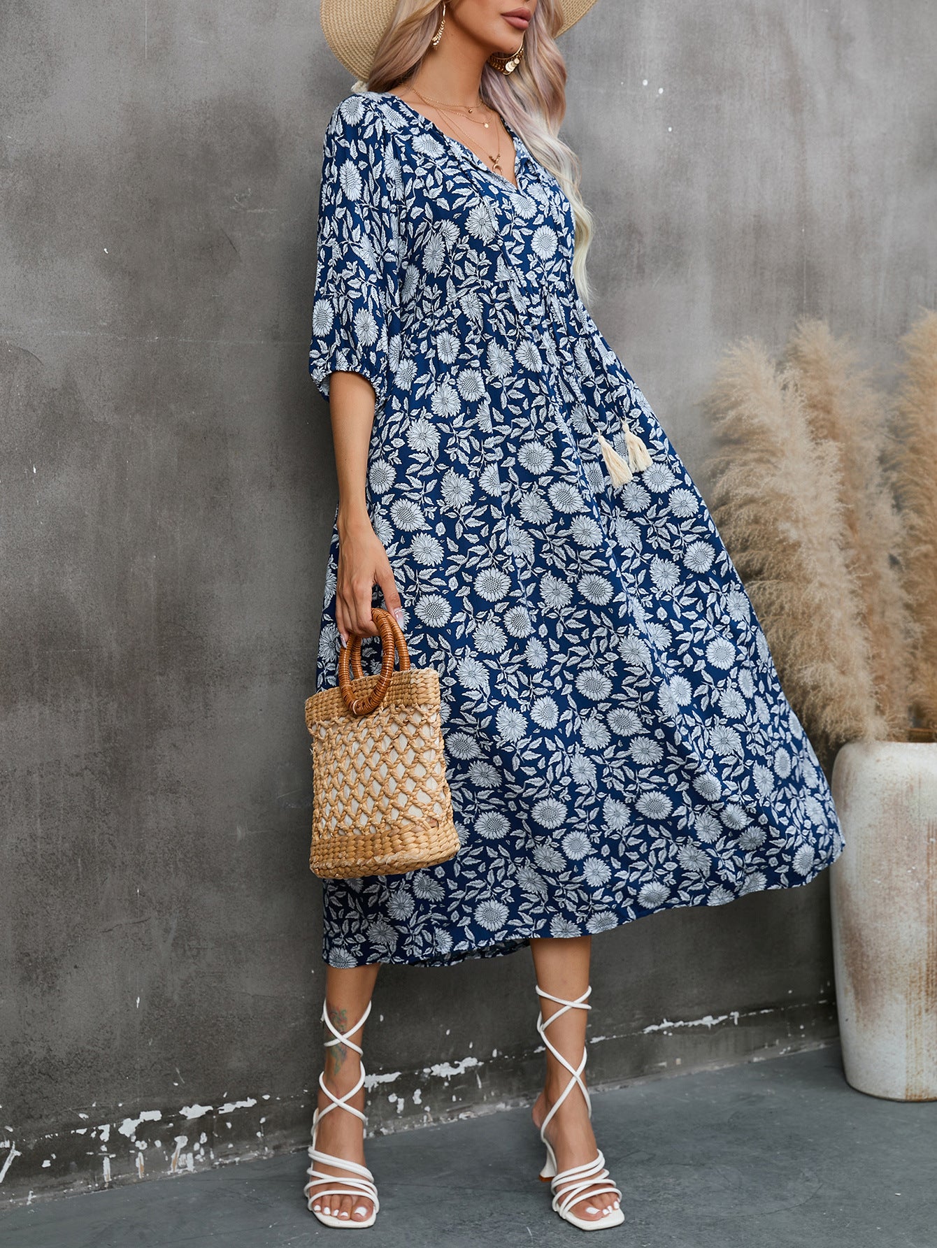 Vestido em Rayon com Decote em V e Manga Curta - Veron&Co