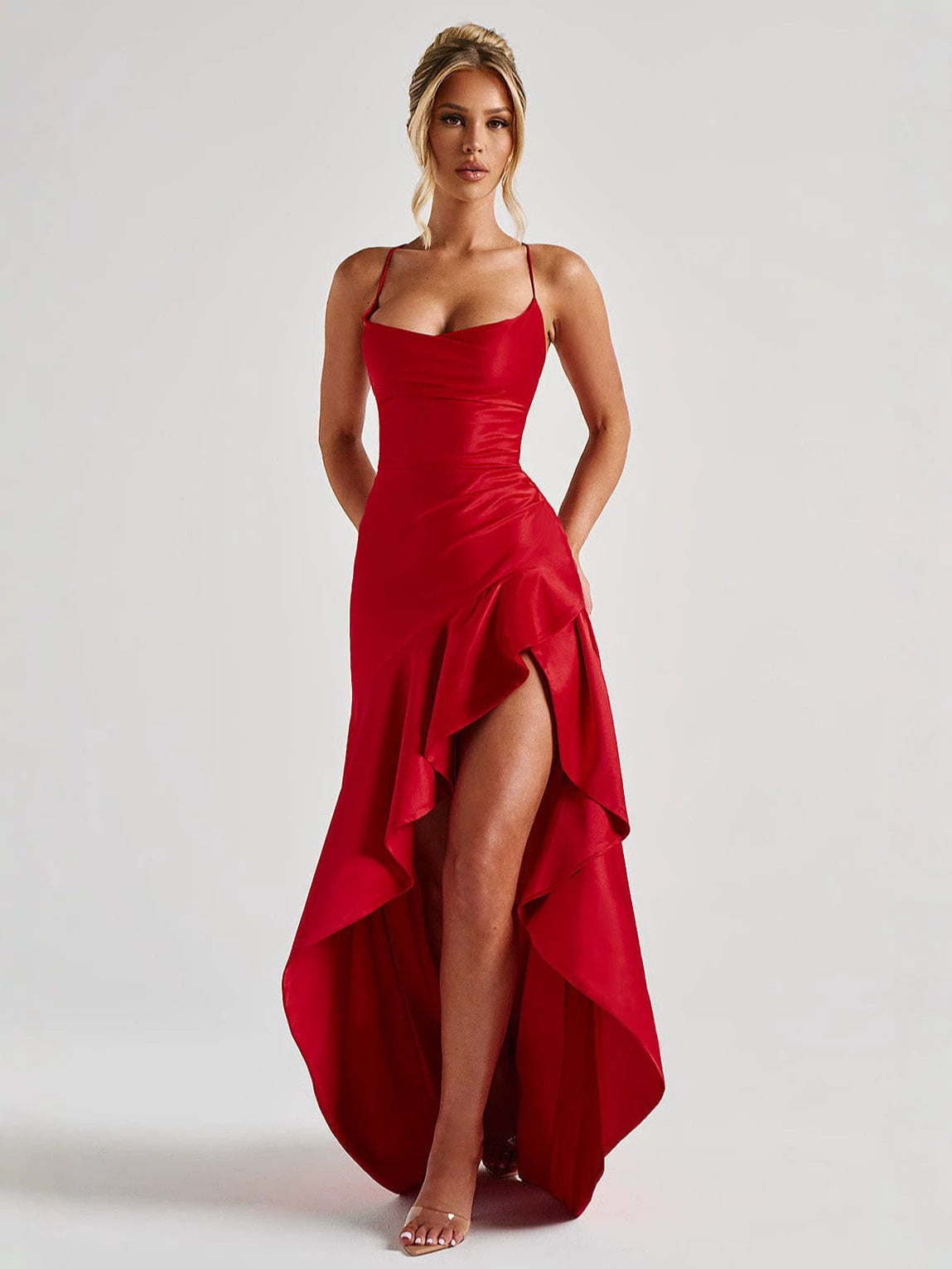 Vestido com Corte Assimétrico e Alças Finas - Veron&Co