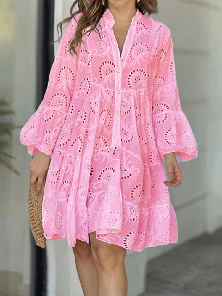 Vestido em Renda com Bordado e Recortes Vazados - Veron&Co