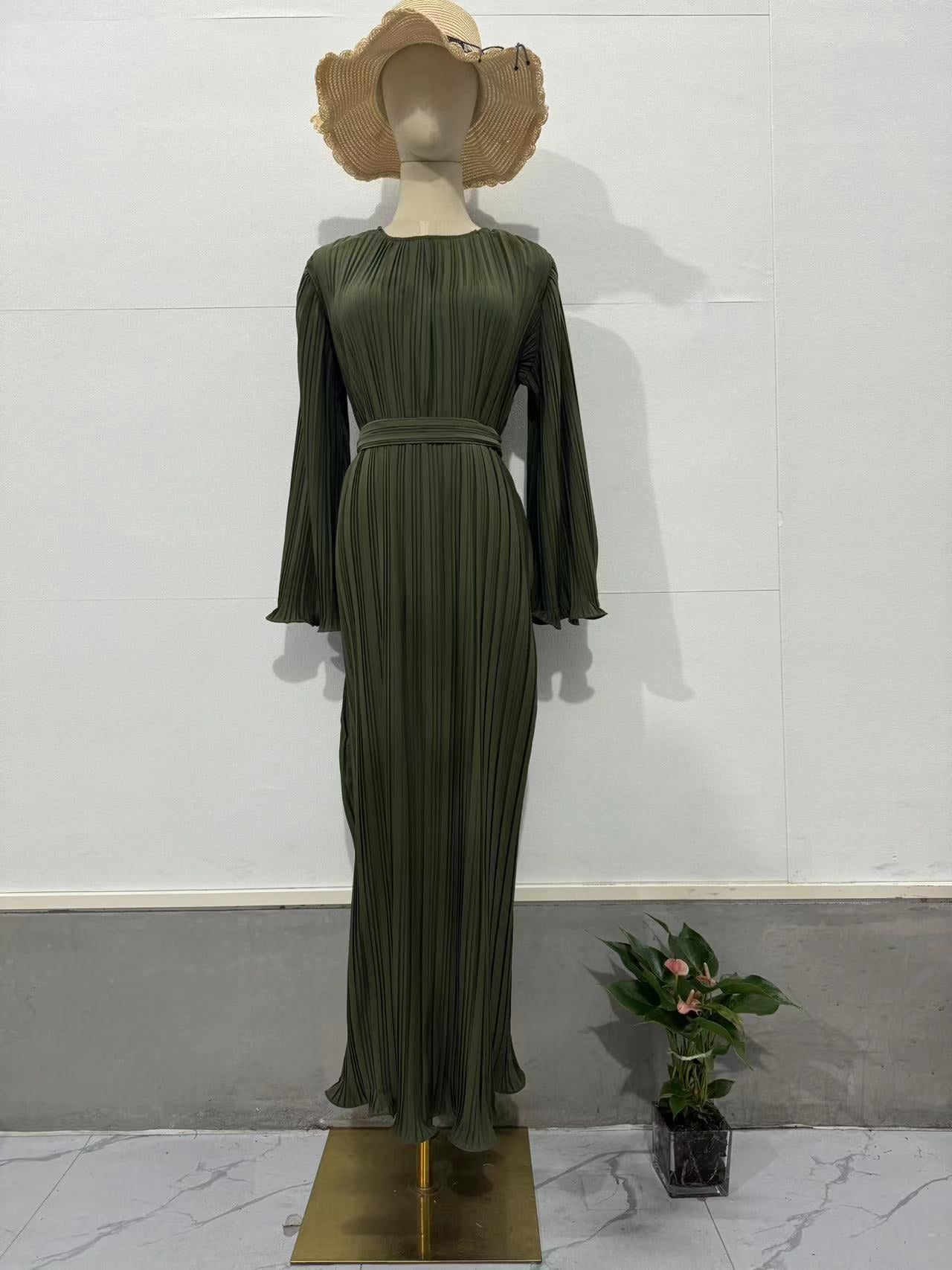 Vestido Longo com Pregas e Manga Sino - Veron&Co
