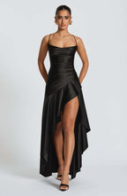 Vestido com Costas Nuas e Folhos - Veron&Co