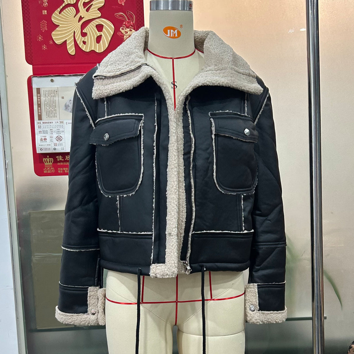 Casaco Curto em Lã de Cordeiro Estilo Biker