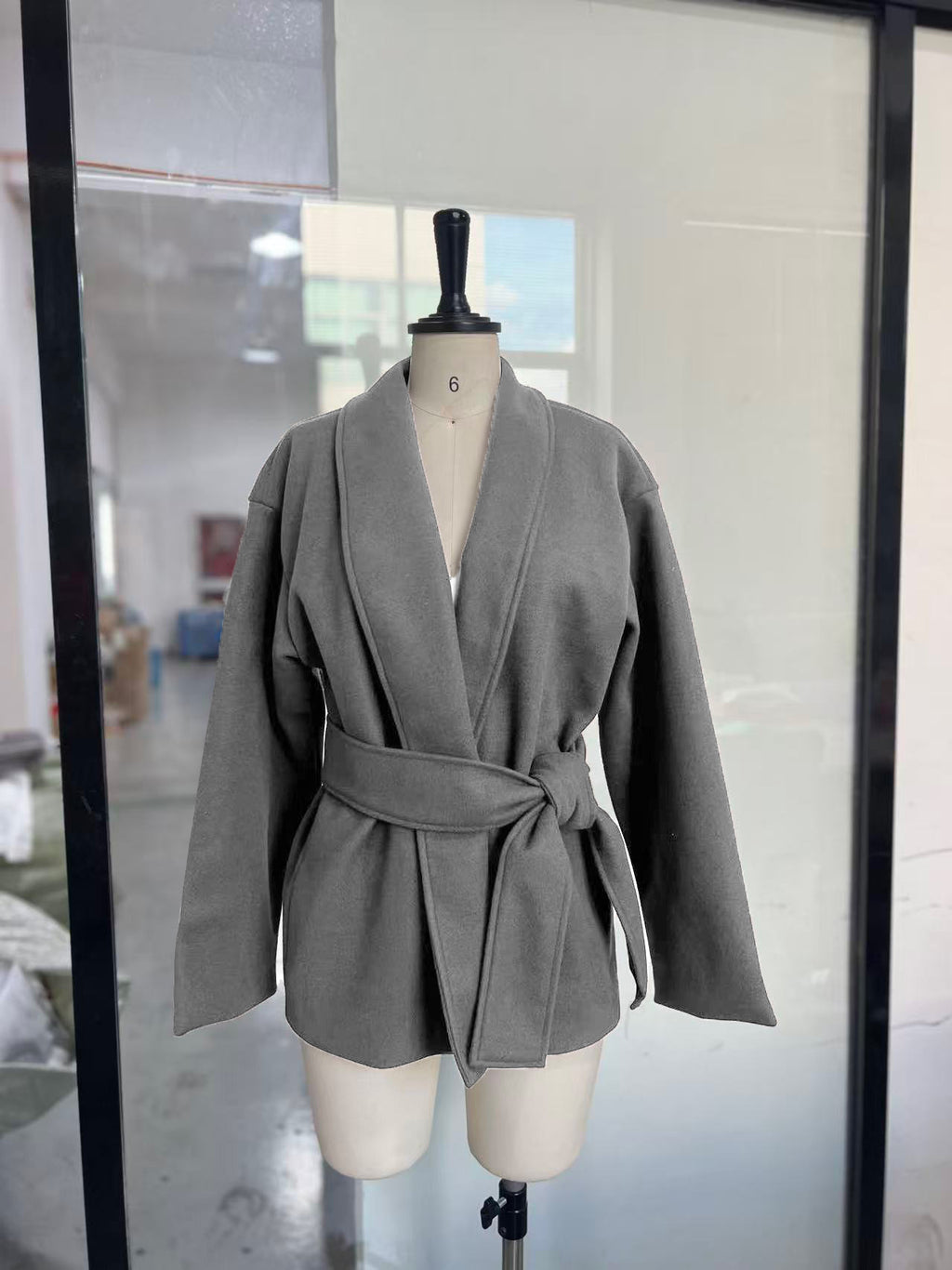 Casaco Curto em Lã com Cinto