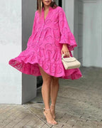 Vestido em Renda com Bordado e Recortes Vazados - Veron&Co