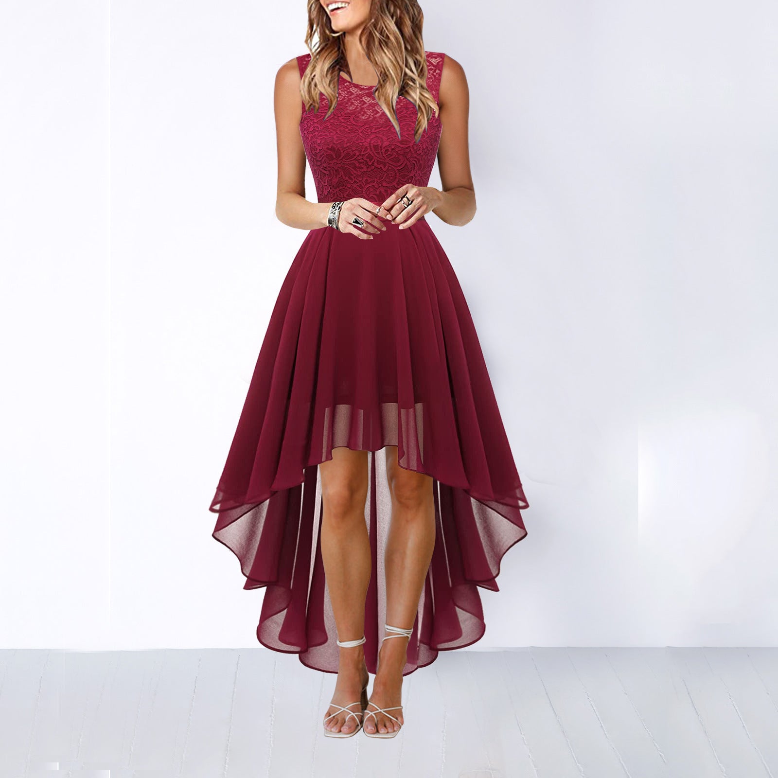 Vestido em Chiffon com Recortes Vazados - Veron&Co