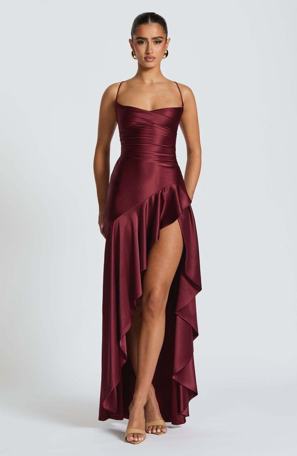 Vestido com Costas Nuas e Folhos - Veron&Co