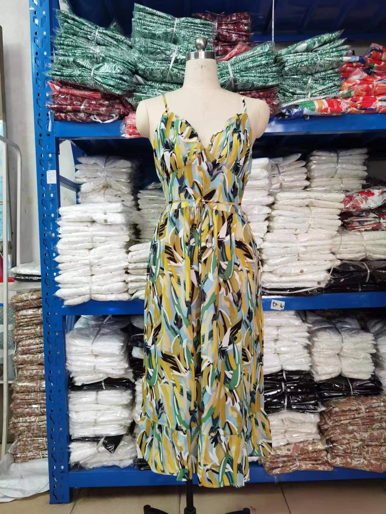 Vestido com Estampado e Folhos - Veron&Co