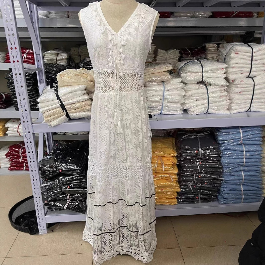 Vestido Longo em Renda com Corte Evasê - Veron&Co