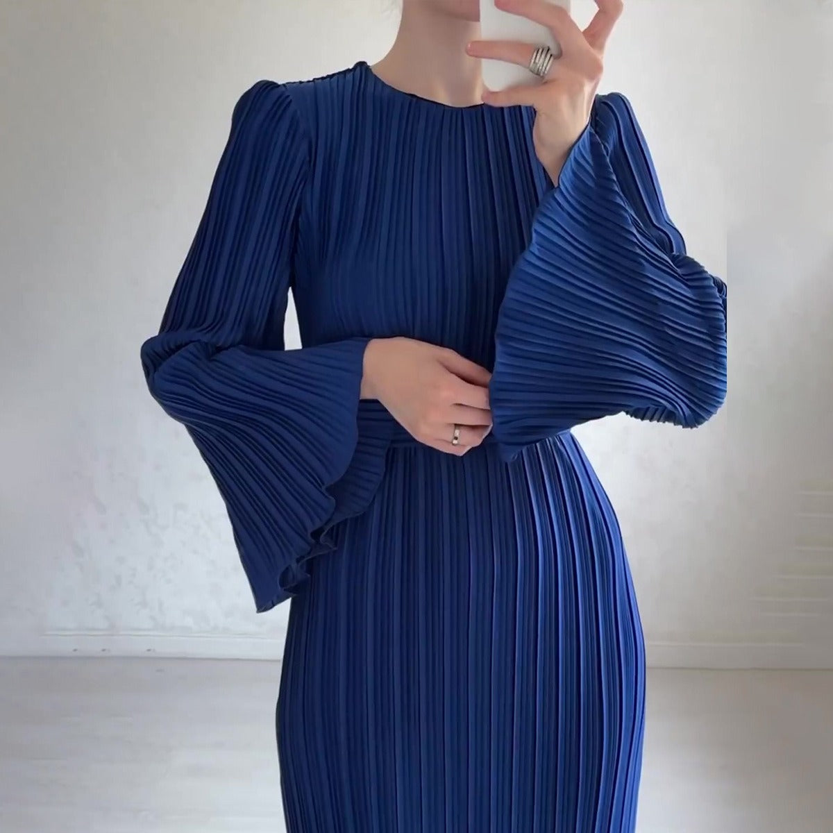 Vestido Longo com Pregas e Manga Sino - Veron&Co
