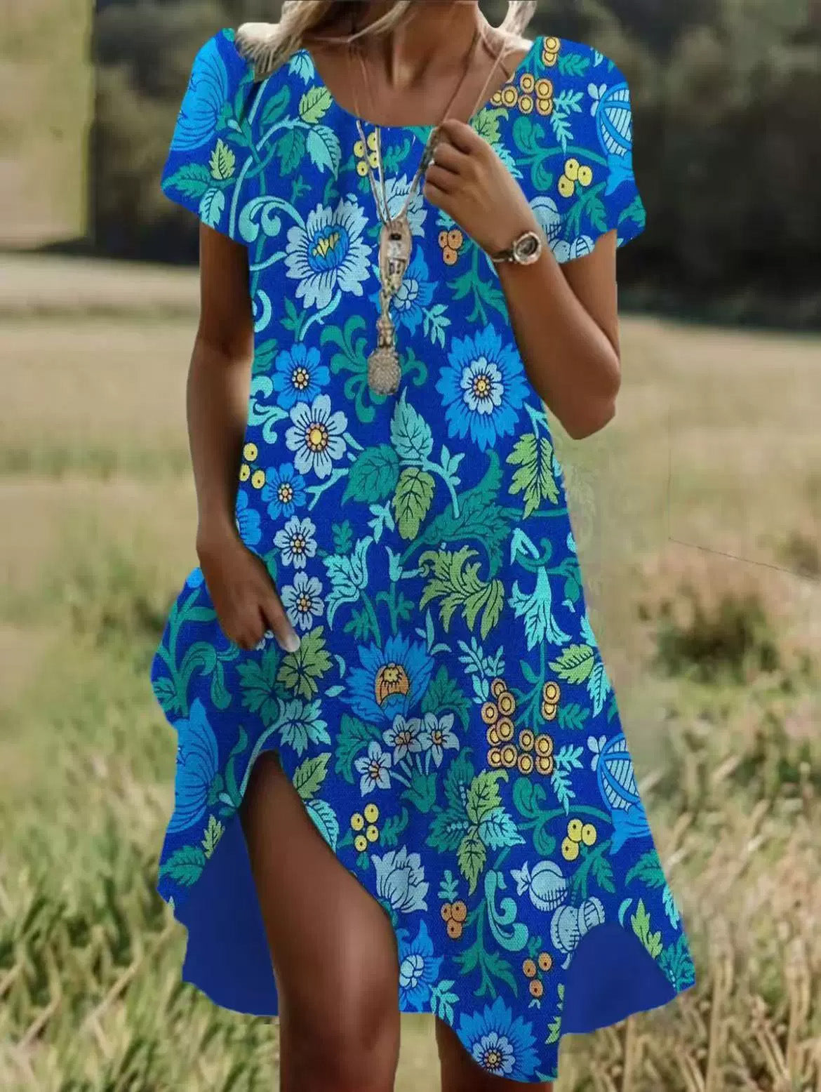 Vestido com Decote Redondo - Veron&Co