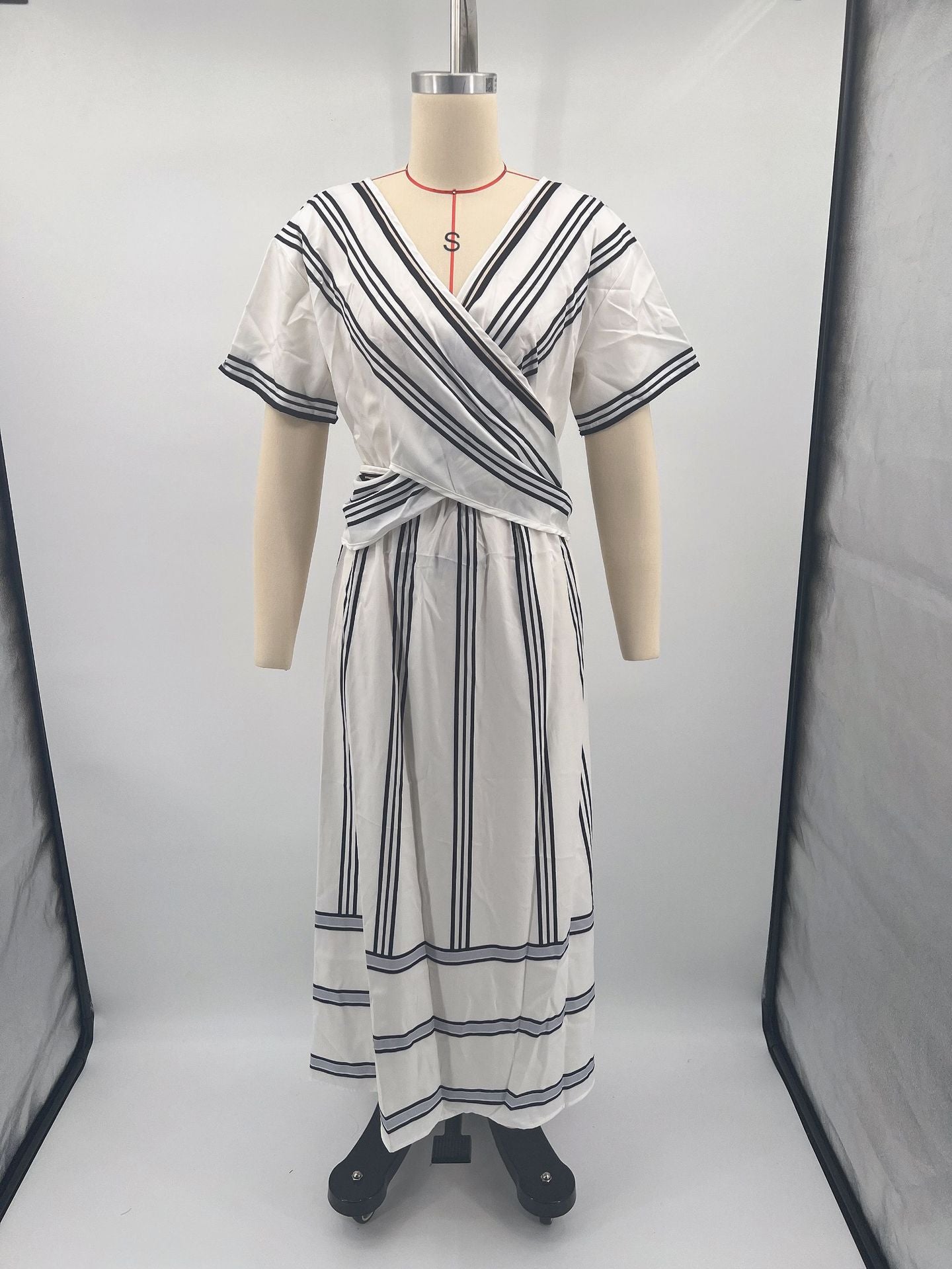 Vestido Longo com Pregas e Decote em V - Veron&Co