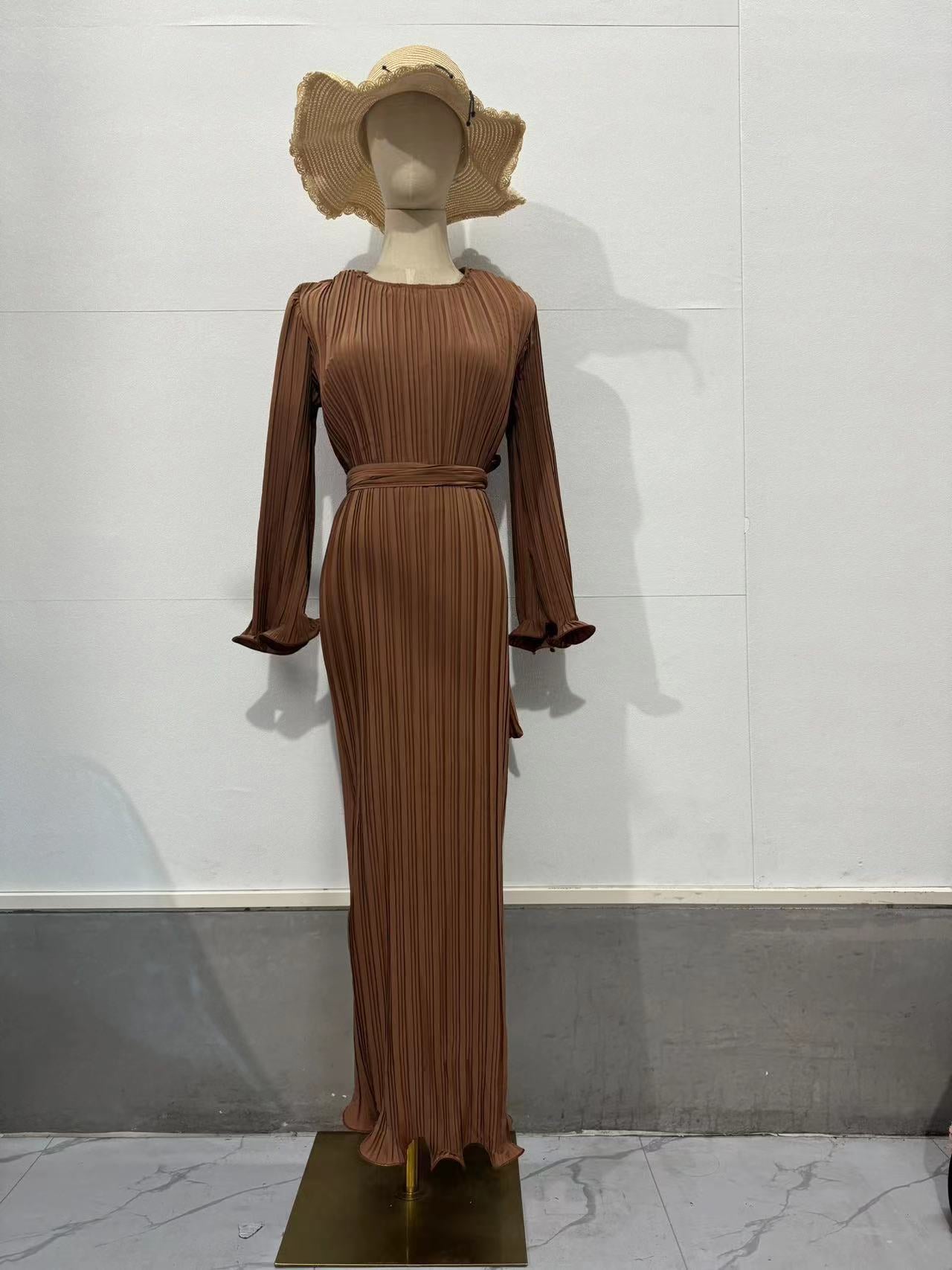 Vestido Longo com Pregas e Manga Sino - Veron&Co