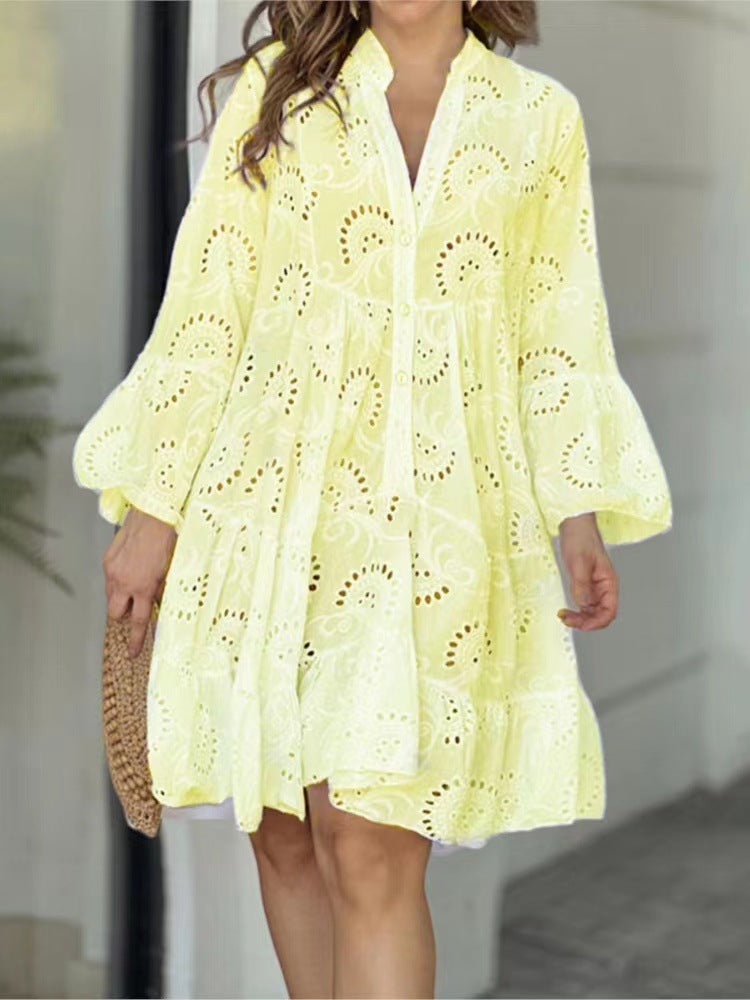 Vestido em Renda com Bordado e Recortes Vazados - Veron&Co