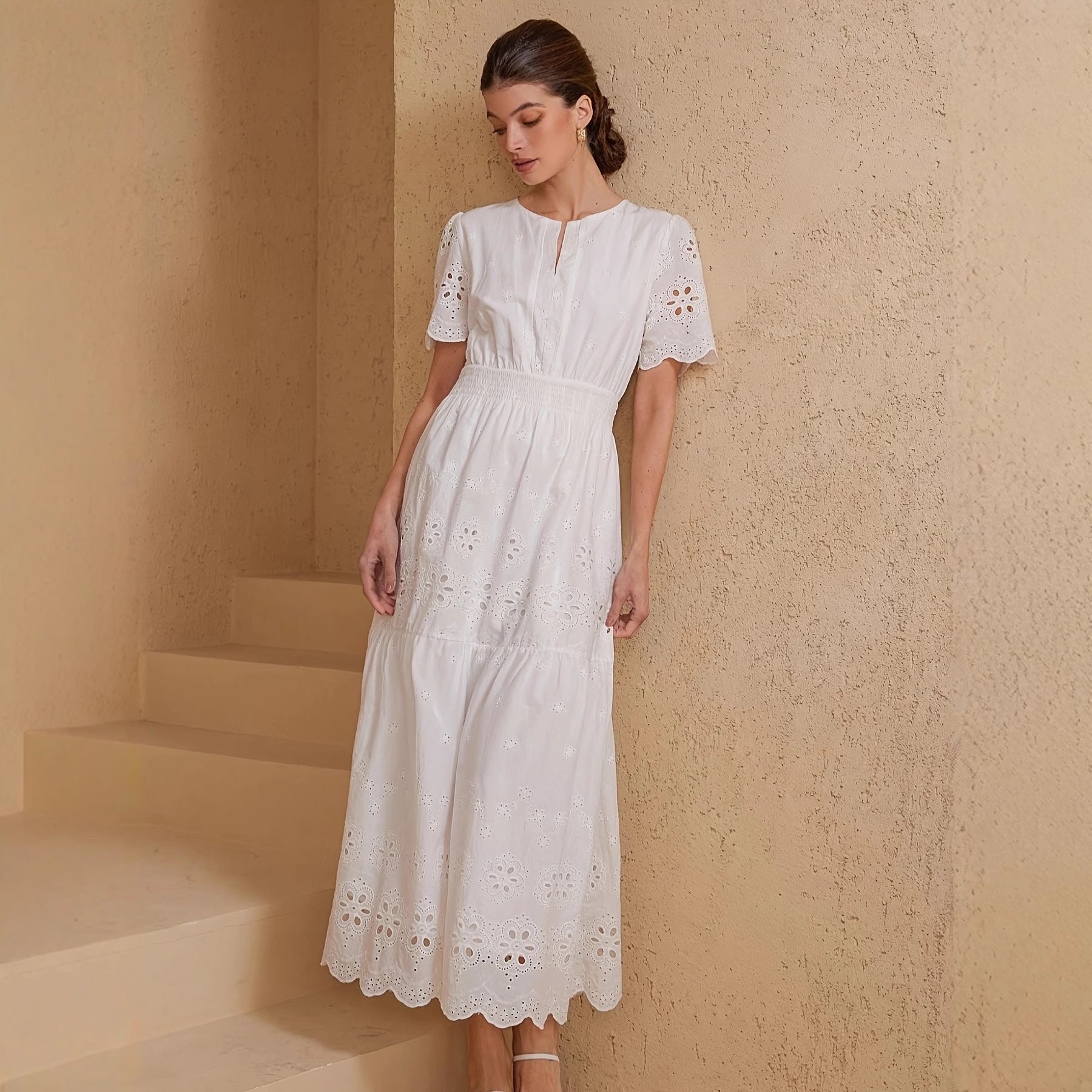 Vestido Longo com Bordado e Marcação de Cintura - Veron&Co