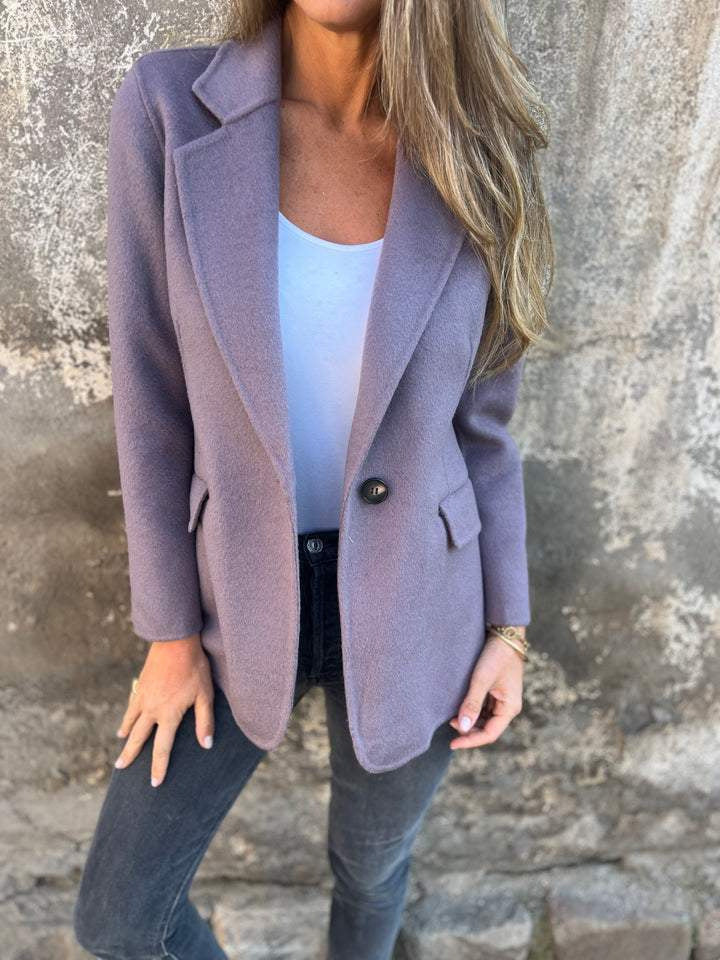 Blazer em Lã com Lapela e Botões