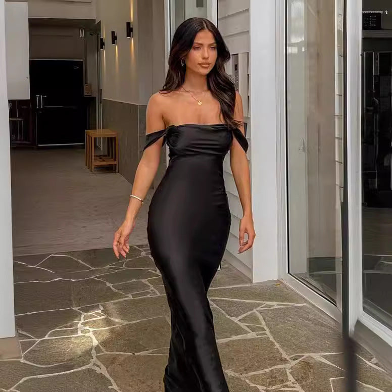 Vestido Longo em Cetim com Costas Nuas e Um Só Ombro - Veron&Co