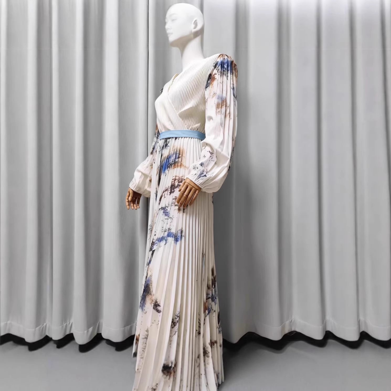Vestido com Estampado e Decote em V - Veron&Co