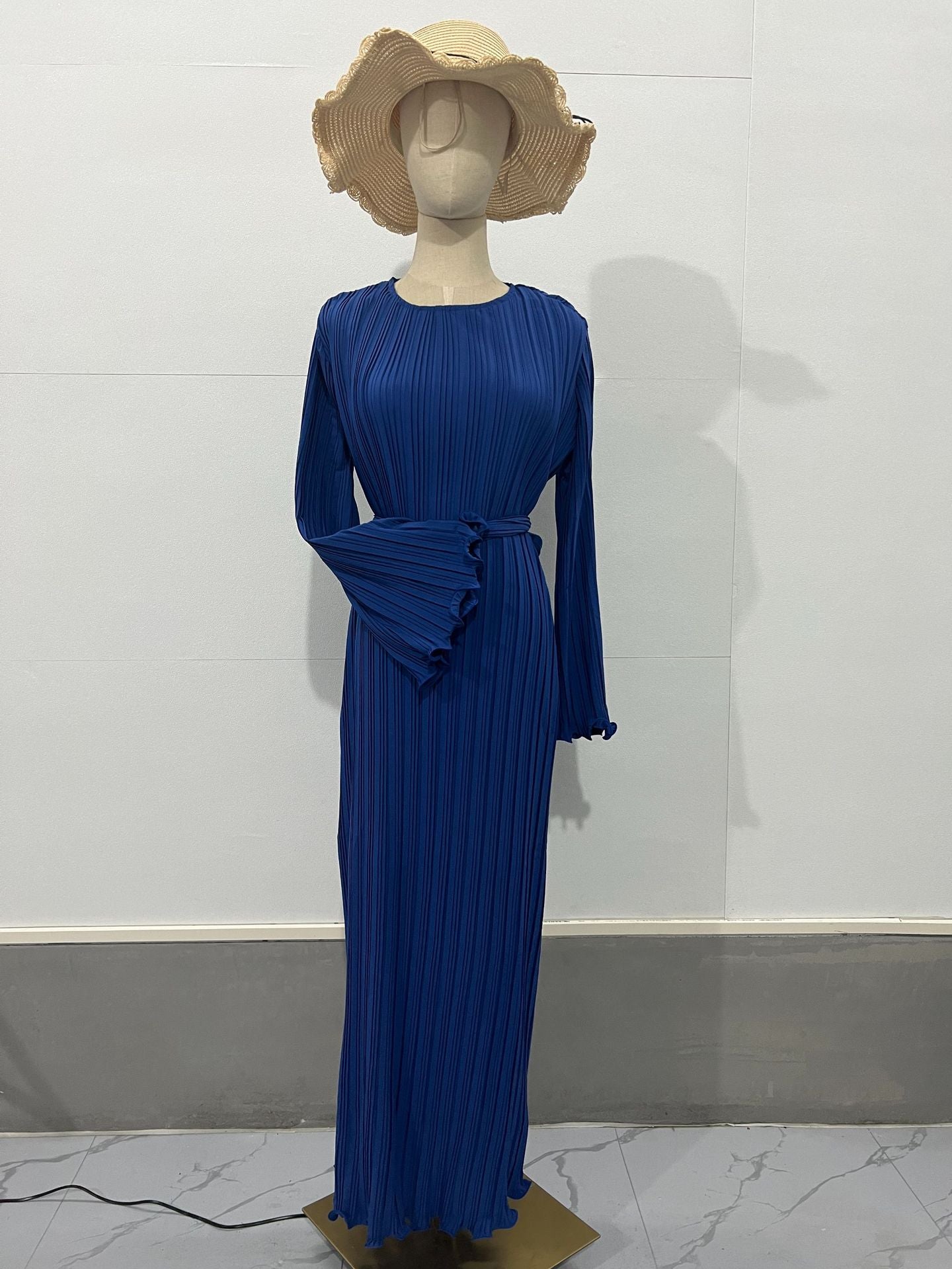 Vestido Longo com Pregas e Manga Sino - Veron&Co