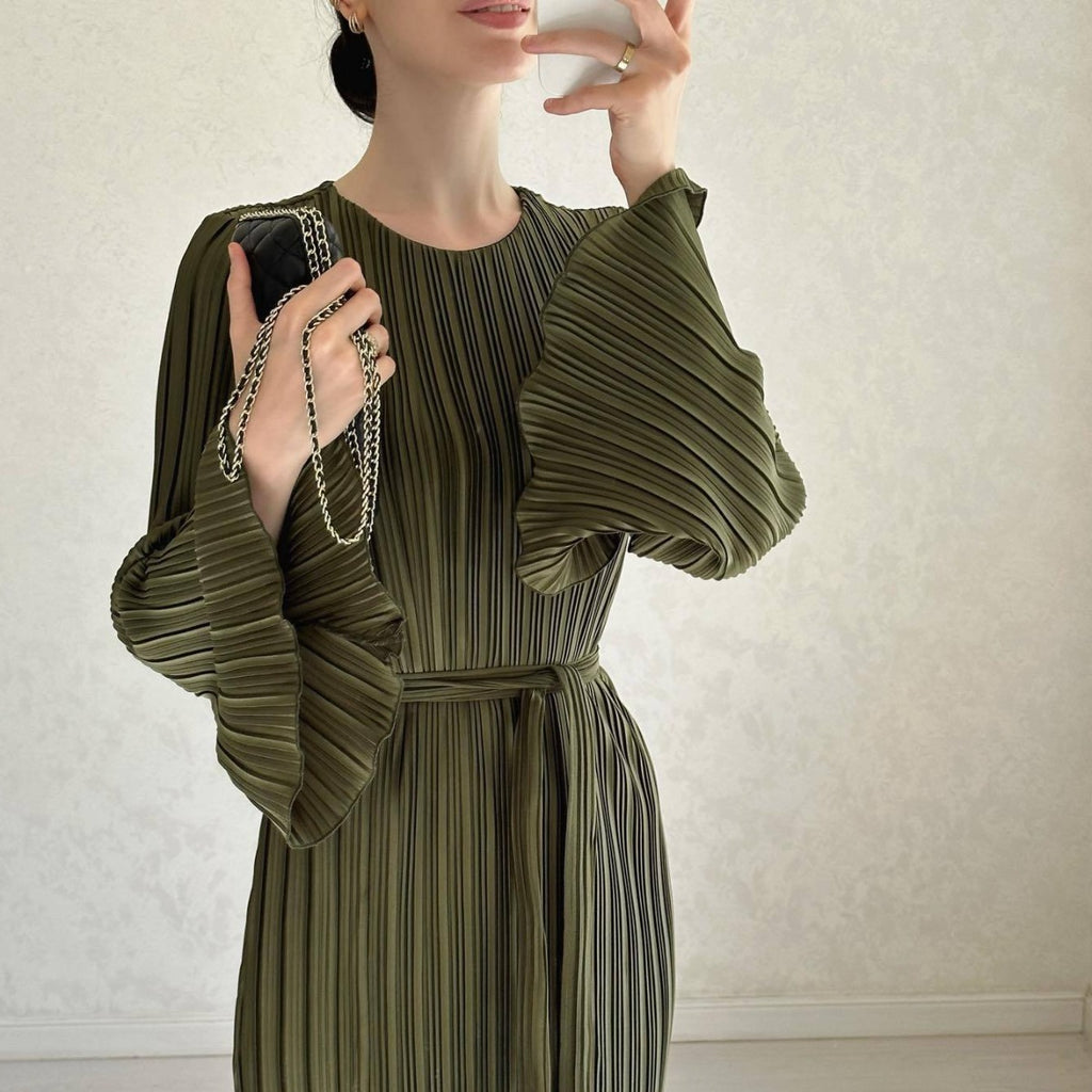 Vestido Longo com Pregas e Manga Sino - Veron&Co