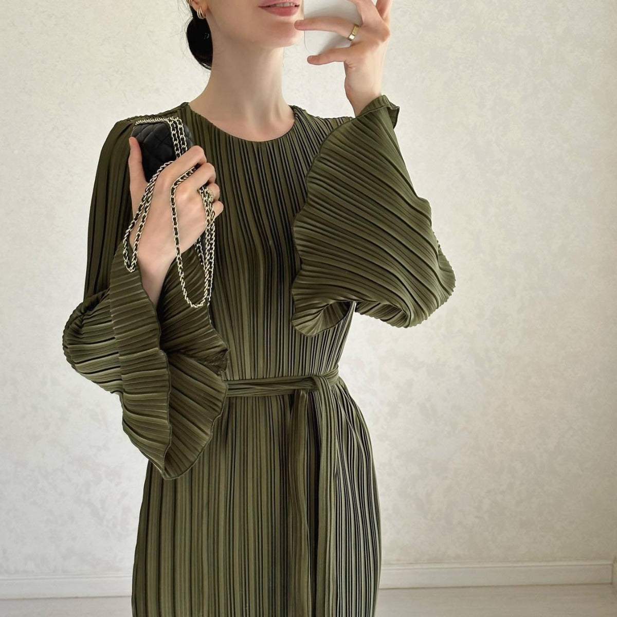 Vestido Longo com Pregas e Manga Sino - Veron&Co