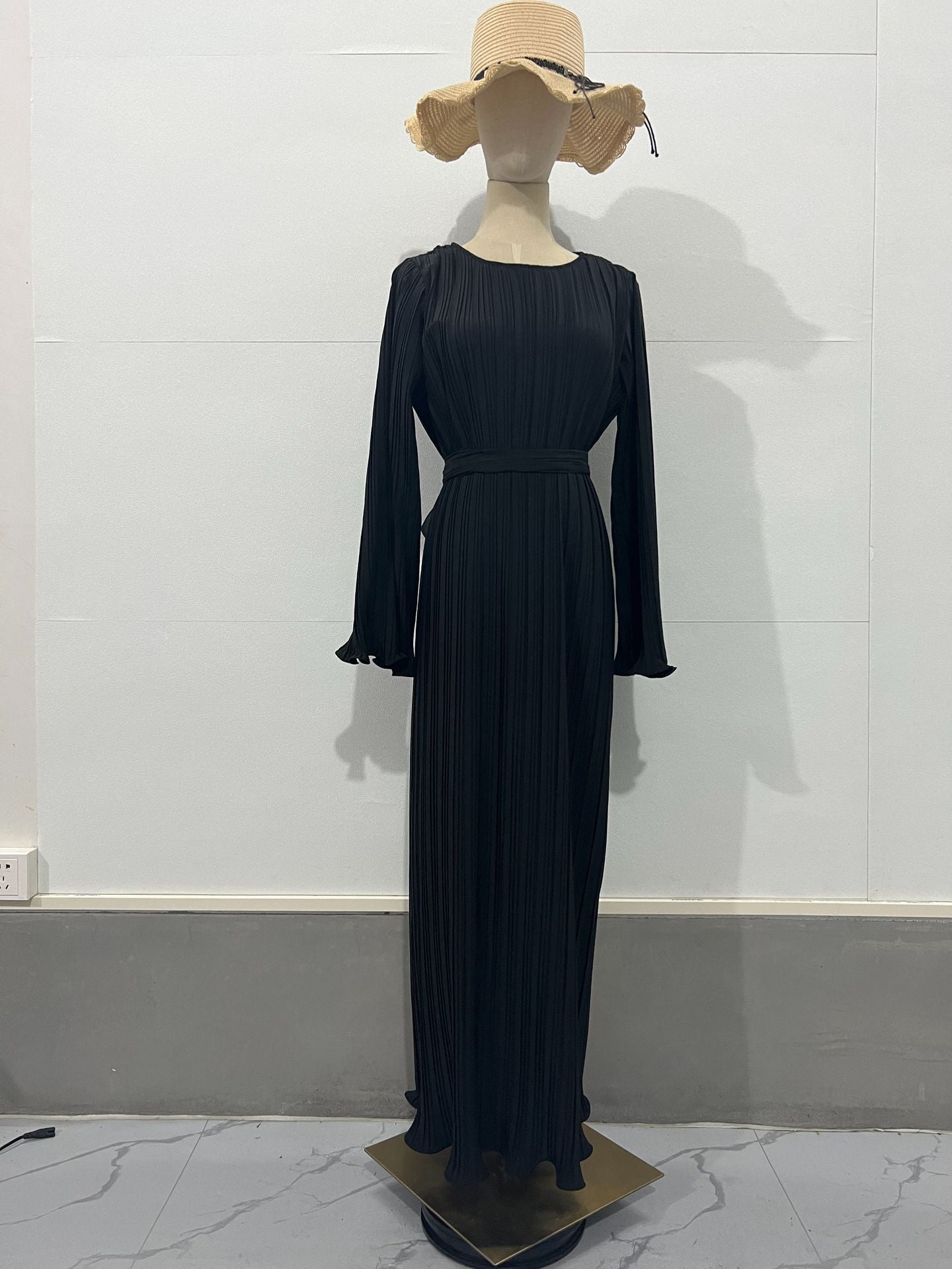 Vestido Longo com Pregas e Manga Sino - Veron&Co
