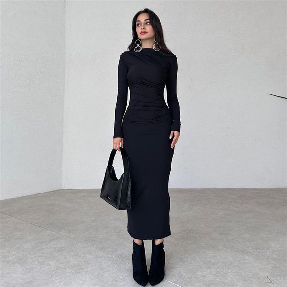 Vestido com Decote Redondo e Manga Comprida - Veron&Co