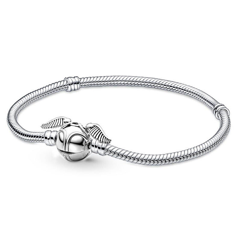 Pulseira artesanal de contas com pendente de coruja