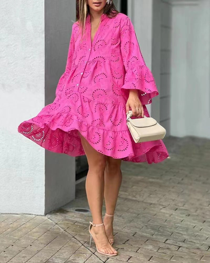 Vestido em Renda com Bordado e Recortes Vazados - Veron&Co