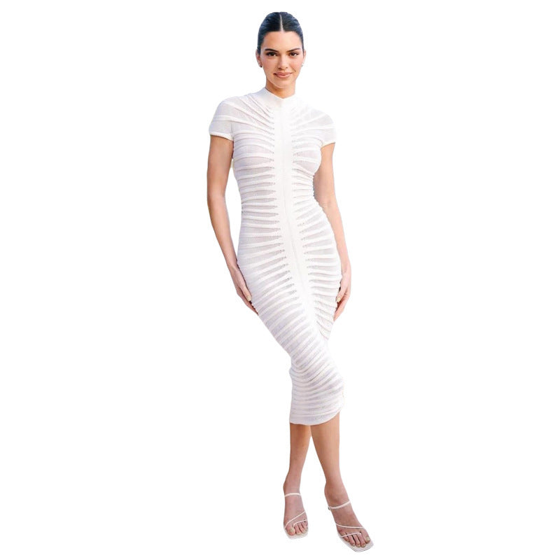Vestido com Corte Justo Ao Quadril e Decote Redondo - Veron&Co