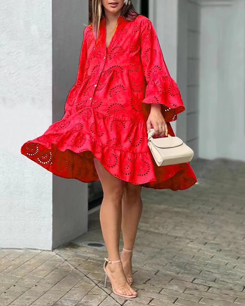 Vestido em Renda com Bordado e Recortes Vazados - Veron&Co