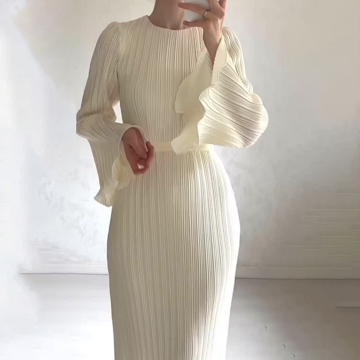 Vestido Longo com Pregas e Manga Sino - Veron&Co