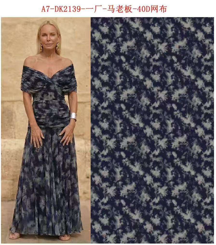 Vestido em Tule com Estampado - Veron&Co