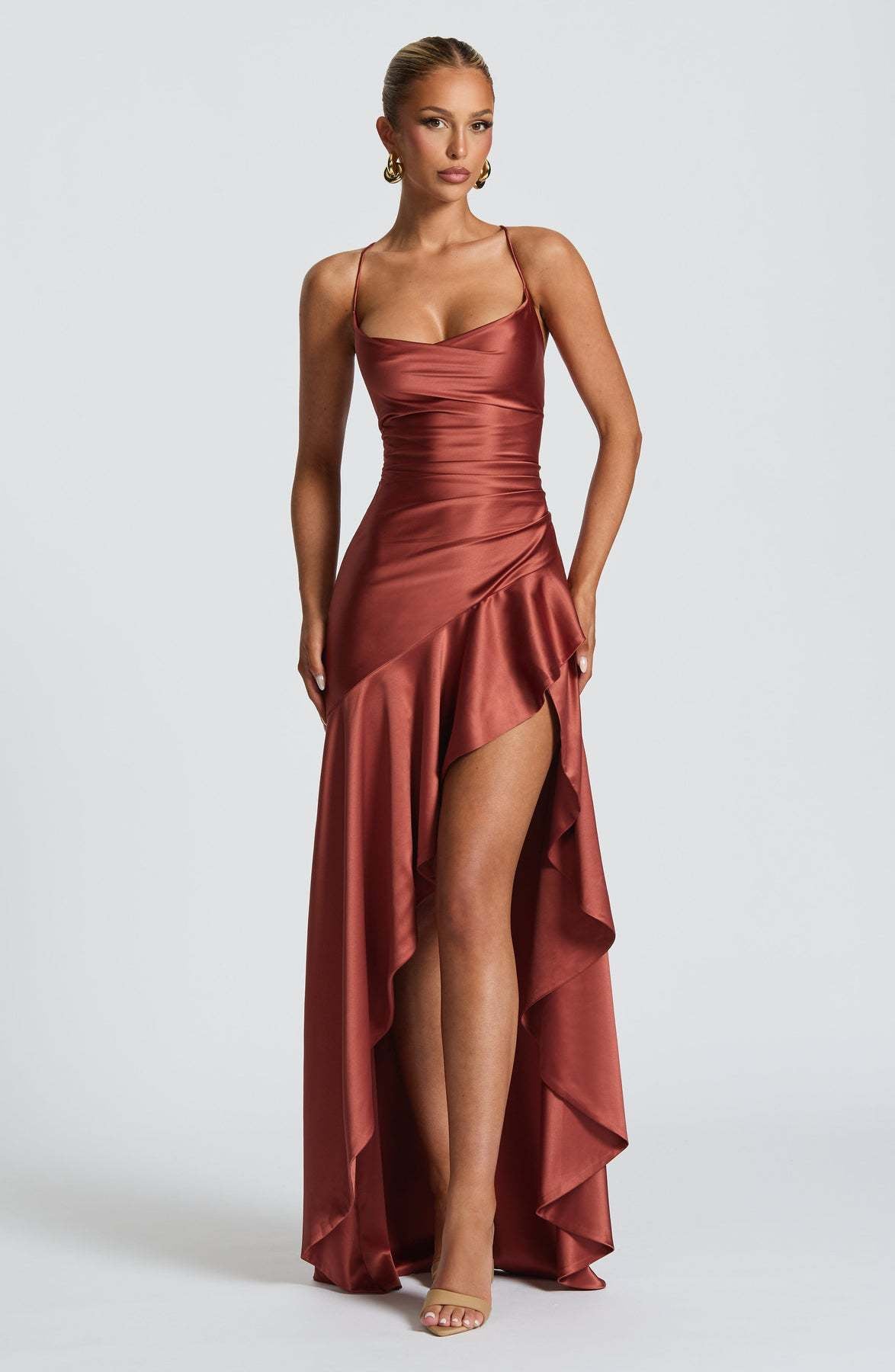 Vestido com Costas Nuas e Folhos - Veron&Co