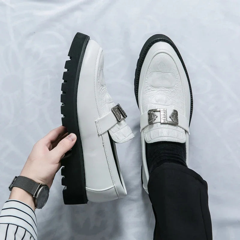 Sapatos Clássicos em Pele com Sola Grossa - Veron&Co