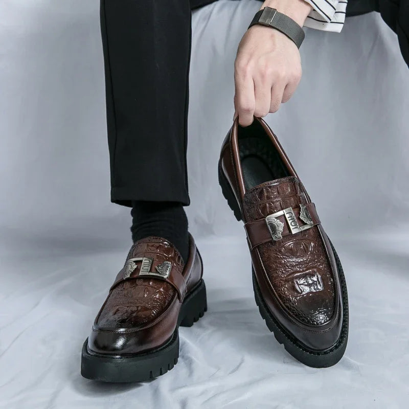 Sapatos Clássicos em Pele com Sola Grossa - Veron&Co