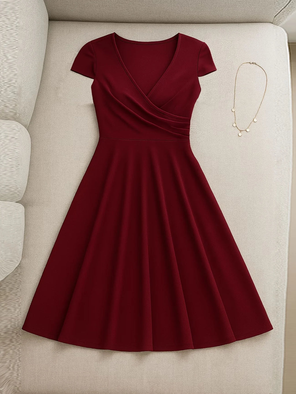Vestido Midi com Decote Redondo e Corte Evasê - Veron&Co