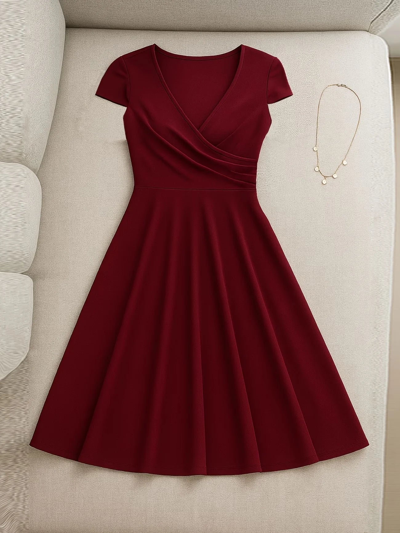 Vestido Midi com Decote Redondo e Corte Evasê - Veron&Co