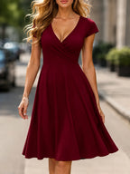 Vestido Midi com Decote Redondo e Corte Evasê - Veron&Co
