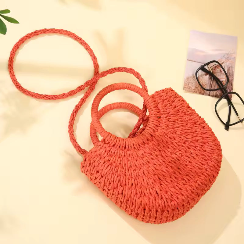 Bolsa Meia-Lua em Palha Entrançada - uso
