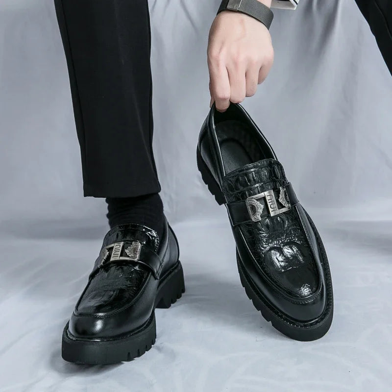 Sapatos Clássicos em Pele com Sola Grossa - Veron&Co