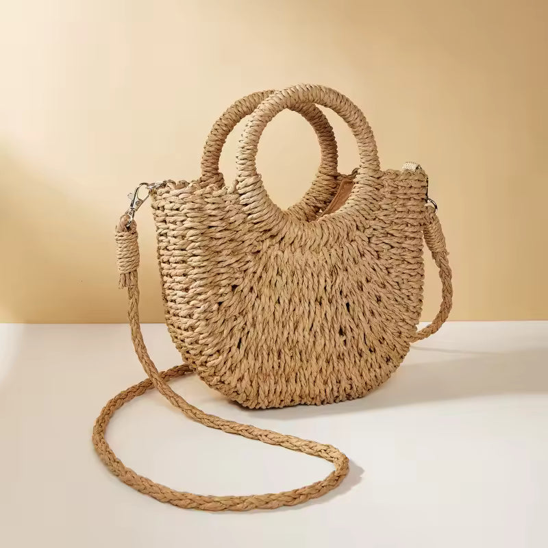 Bolsa Meia-Lua em Palha Entrançada